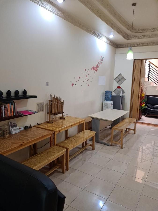 Traveller Home Tangerang Exterior foto
